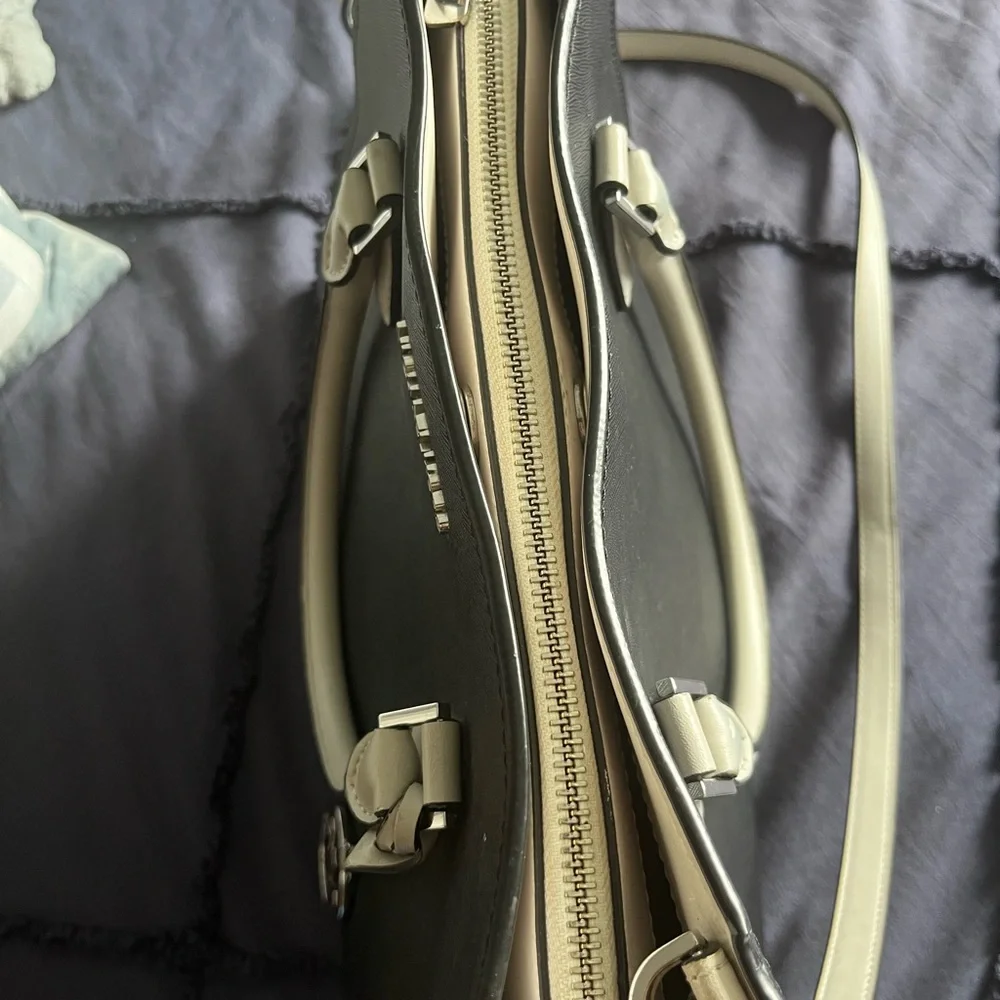 Black and greyish/whitish Michael kors hand bag. Marks shown in picture. - Picture 5 of 8